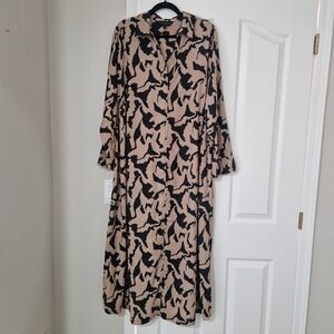 Elegant Black and Tan Patterned Dress